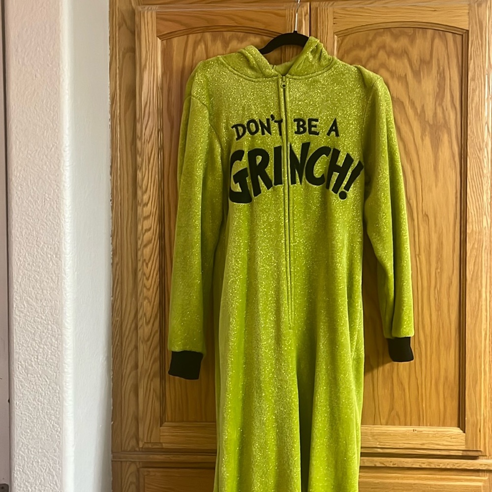 The Grinch onesie, fun and warm. Snuggle with the Grinch 😁